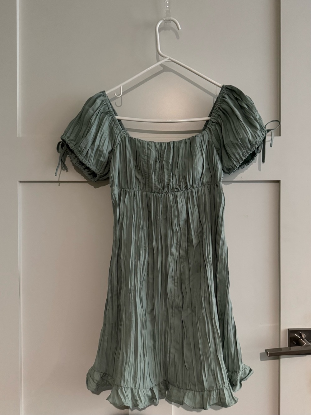 Kimchi Blue Urban Outfitters Sage Green Puff-Sleeve Mini Dress - size small
